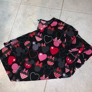 Disney Minnie Mouse/Heart scrub top size XL!